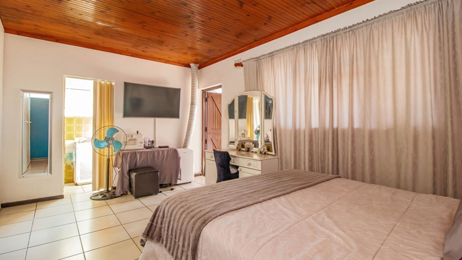 4 Bedroom Property for Sale in Wynberg Western Cape